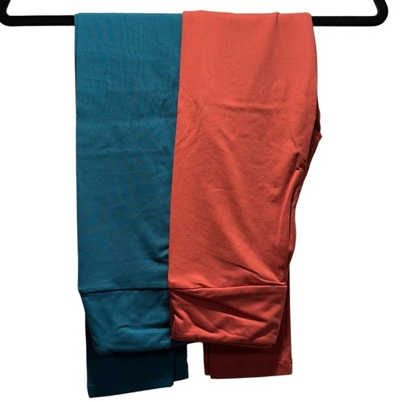 NEW JR TWEEN SET OF 2 NEW LulaRoe Soft Leggings One Size Juniors 8-16 Blue Red - Picture 6 of 13